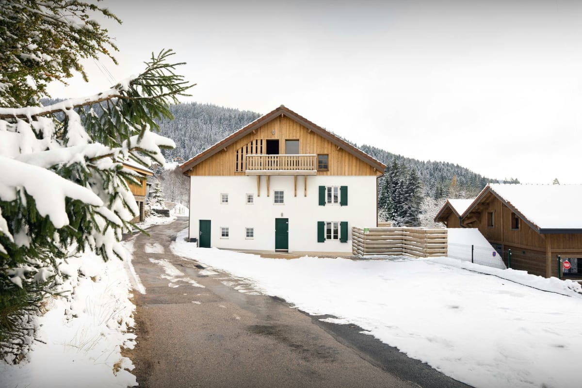 Chalet   Chalet familial pour 10 avec sauna et jacuzzi à Gérardmer - OVO Network