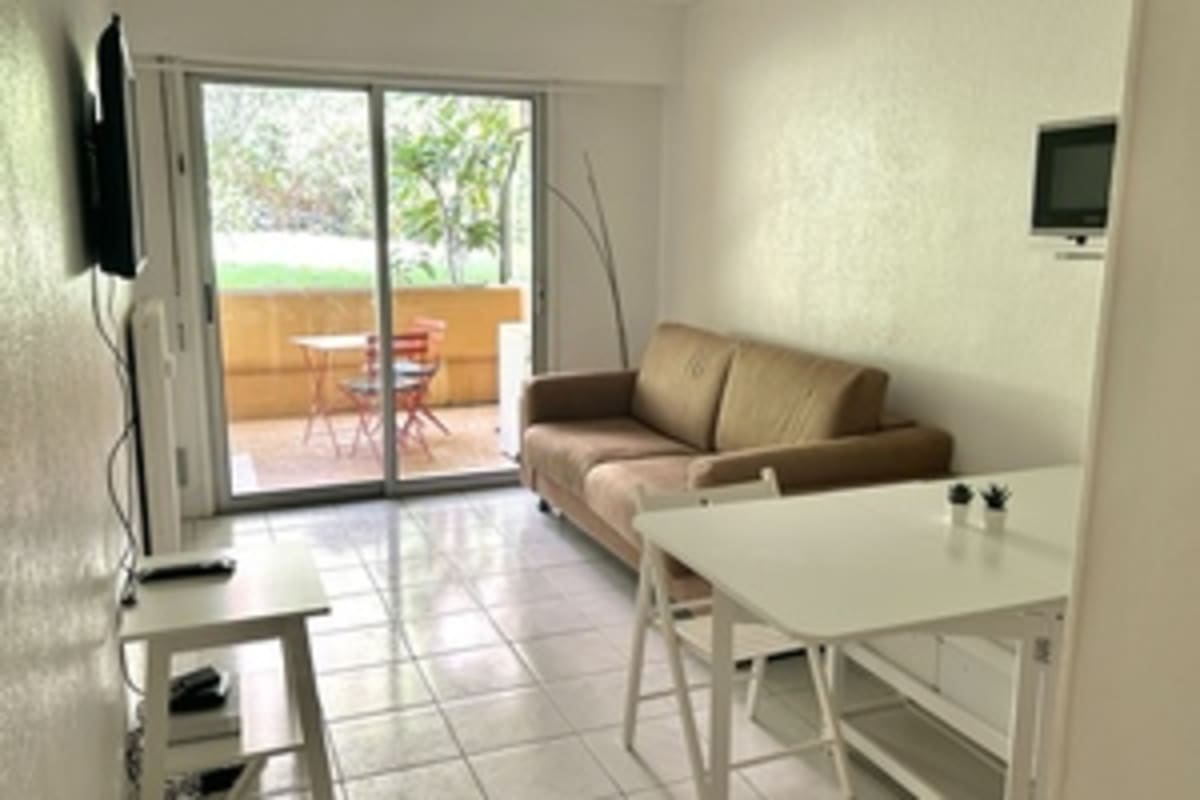  Appartement Studio dans résidence piscine + tennis 