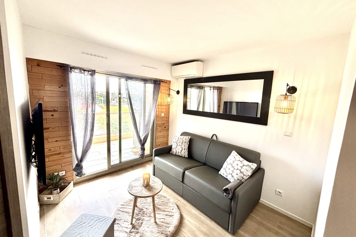 Appartement vue Mer, Piscine & Tennis à Vallauris