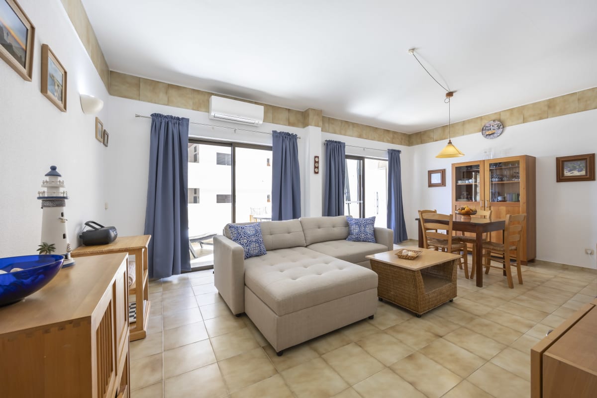 Ross Apartment