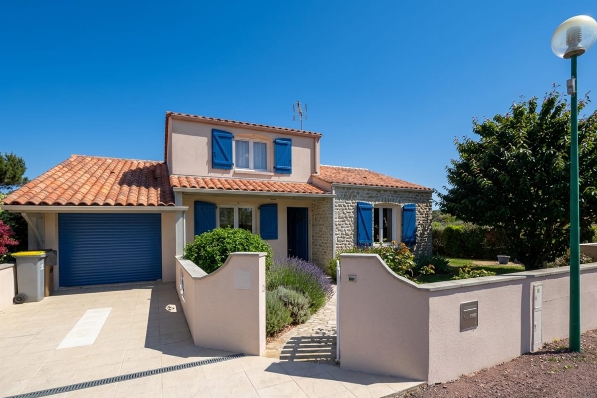  immobilier  Havre de paix avec Jardin et Véranda - 5 min plage