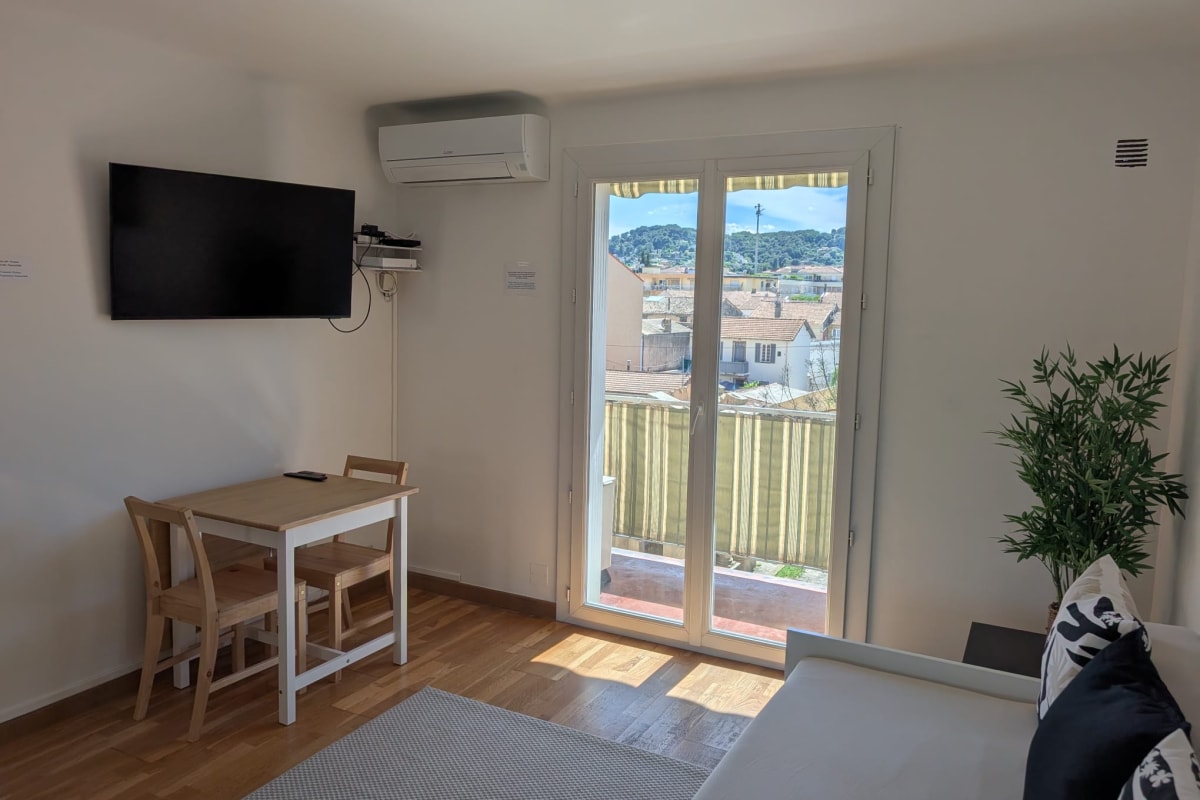  immobilier  Appartement lumineux avec balcon à Vallauris