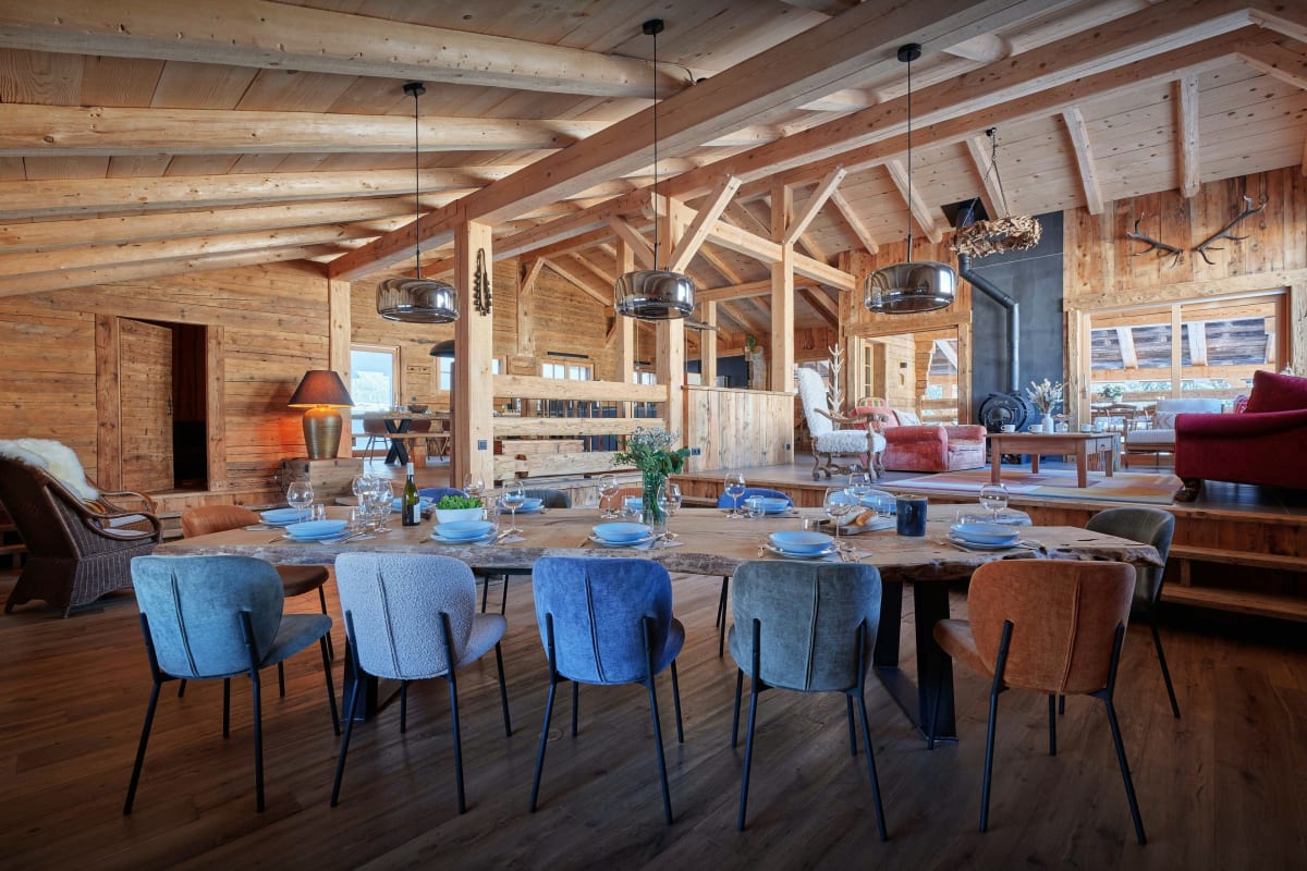 Immobilier Ferme rénovée « skis aux pieds » pour 10 avec jacuzzi - OVO Network  