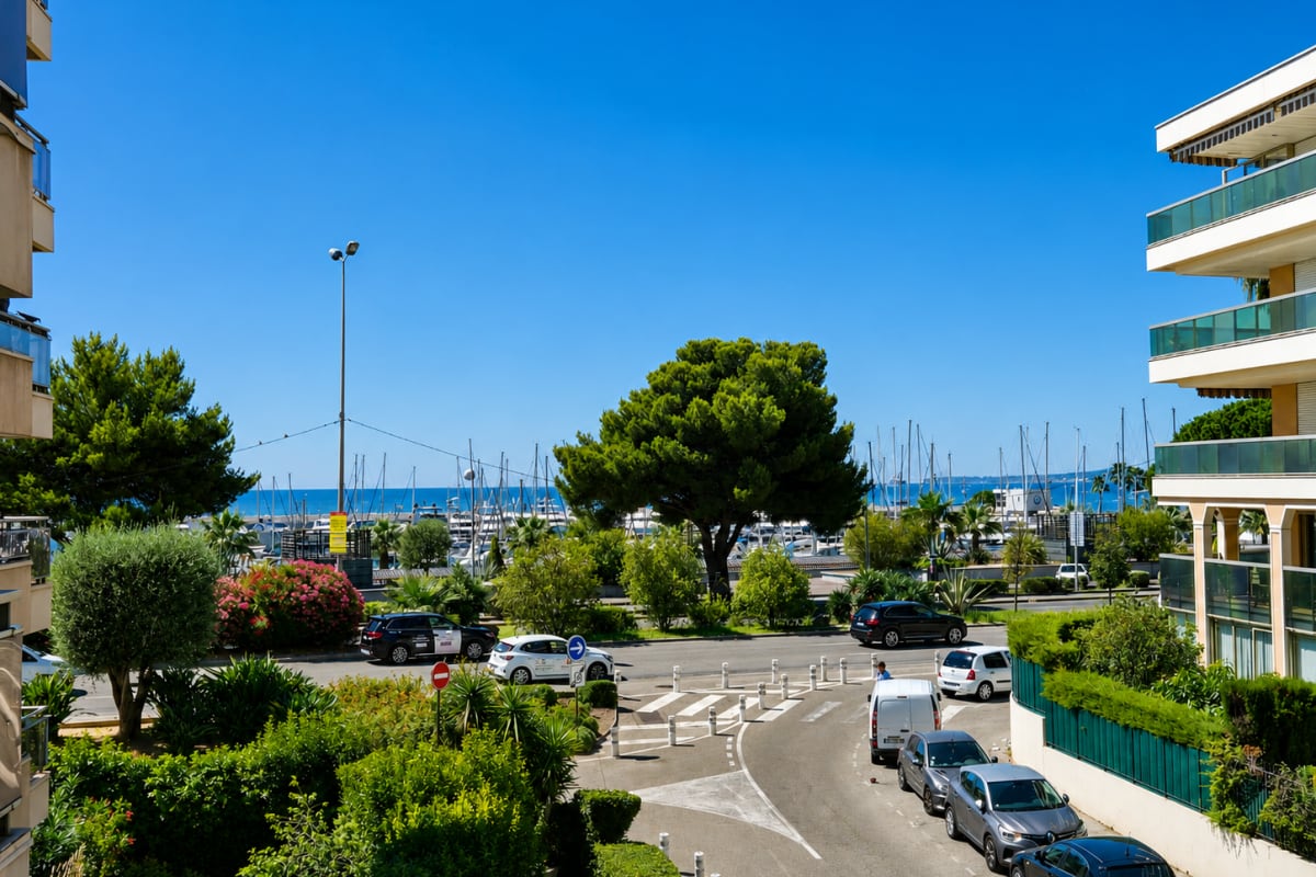  Appartement Appt 6 pers vue mer et port - 10 min de Nice 