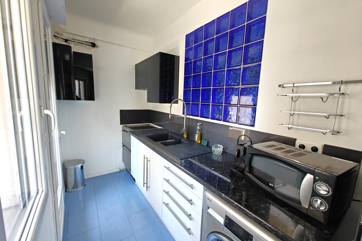 Appartement   CANNES, à seulement 70 mètres de la Croisette et ses plages, loft climatisé