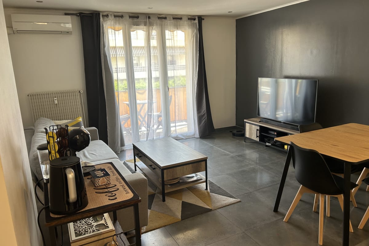 Appartement lumineux avec balcon et parking