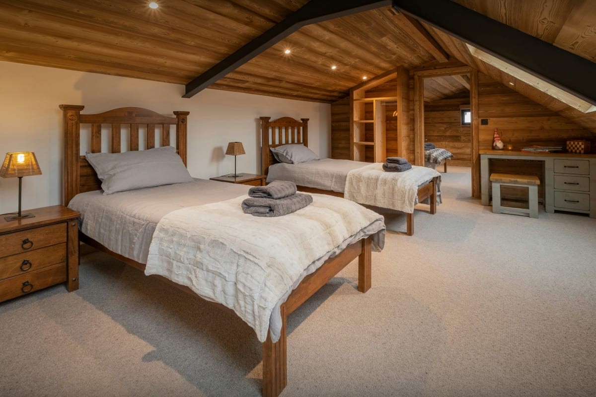 Immobilier Vacances 14p avec spa, centre du village - OVO Network  