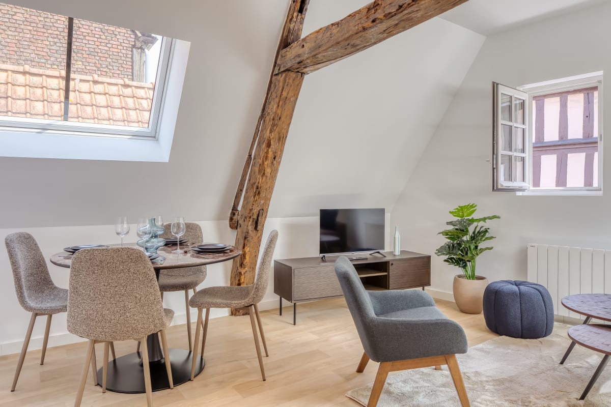 Appartement   JACKY - Joli 2 pièces avec vue sur l'Eglise Saint Maclou