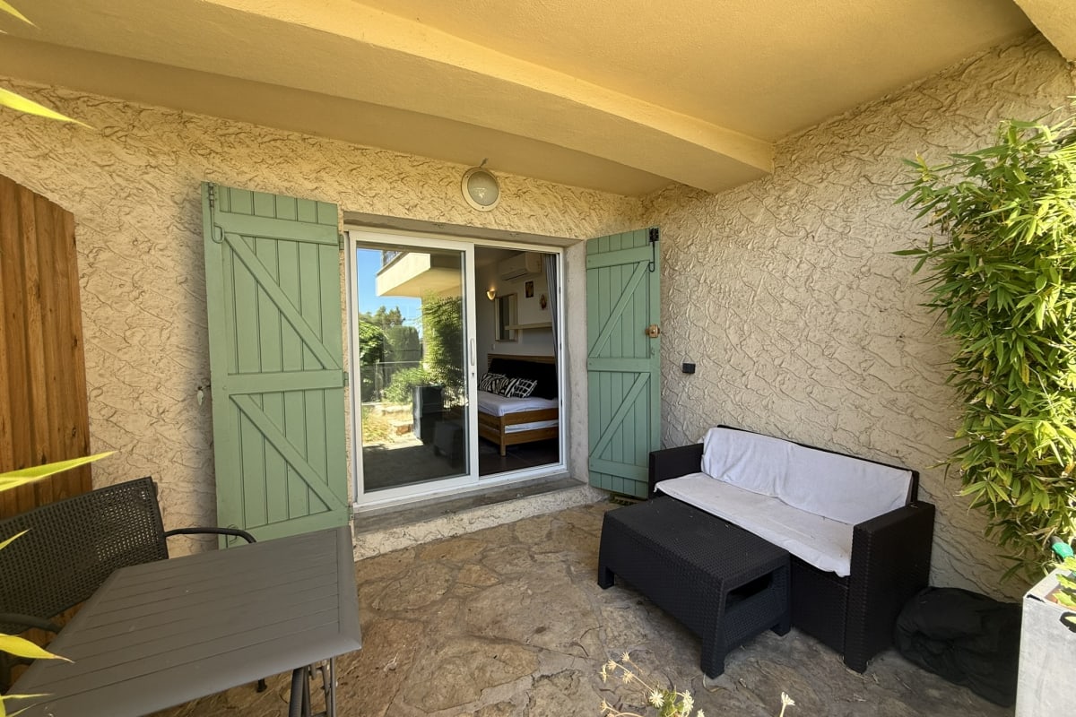  Appartement Studio climatisé avec terrasse au calme - La Garde