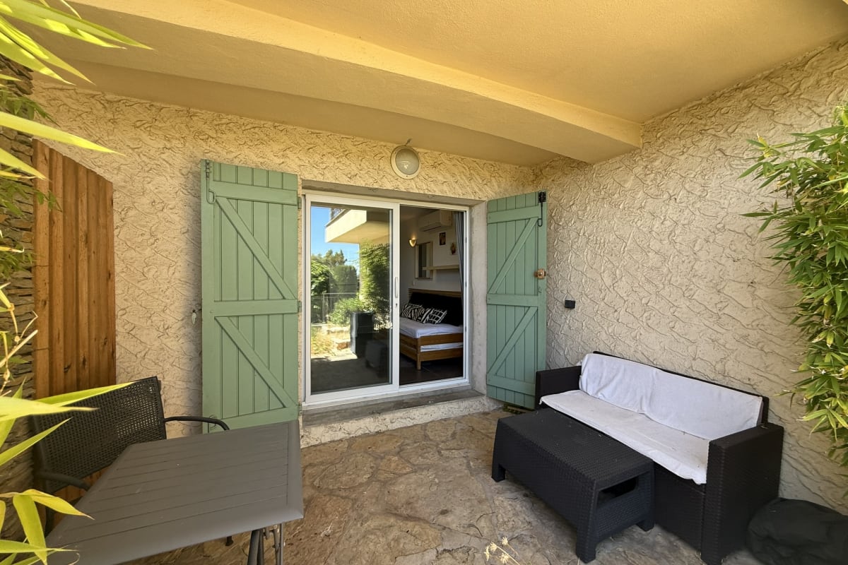 Appartement   Studio climatisé avec terrasse au calme - La Garde