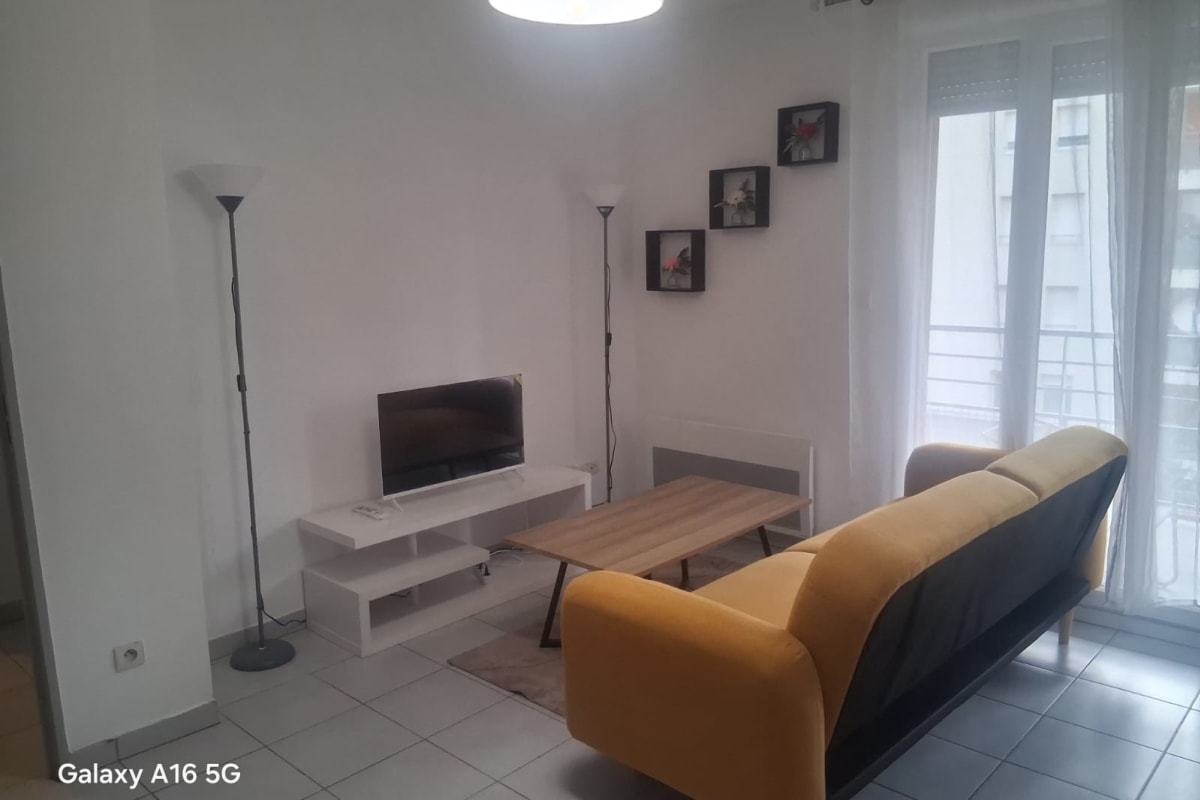  Appartement Charmant appartement avec balcon à Avignon