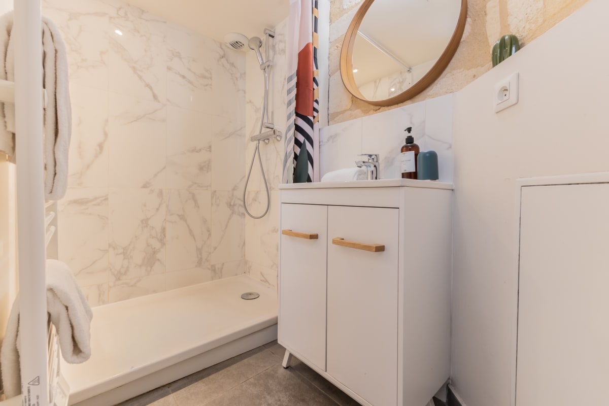 Duplex confortable dans la belle pierre placé au porte de la Gare St-Jean 