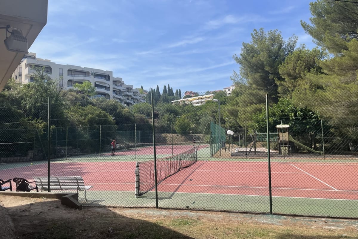 Studio dans résidence piscine + tennis 
