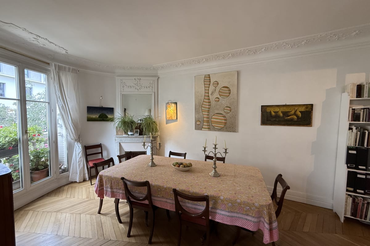  immobilier  Grand appartement calme avec balcon à Paris 12