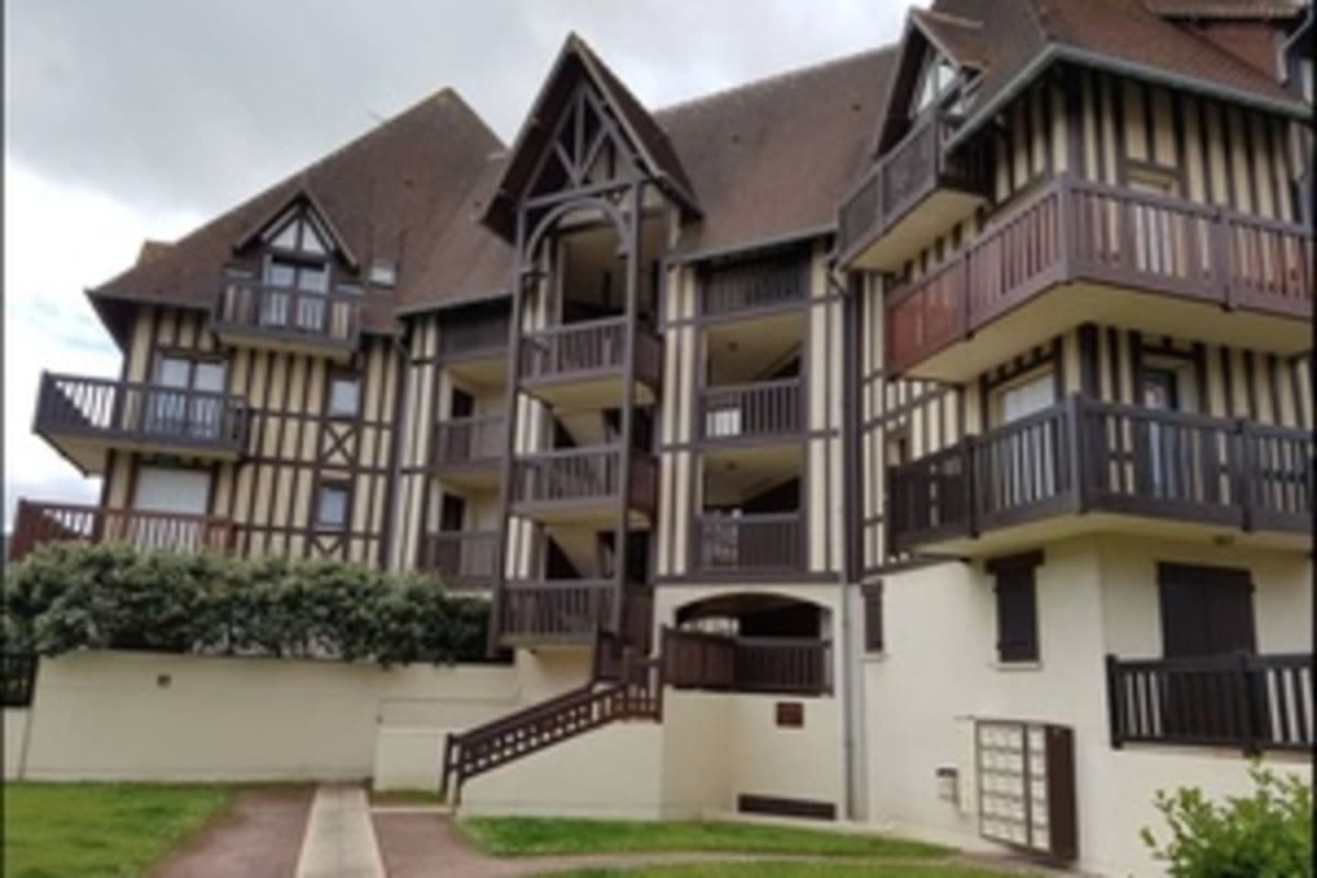  Appt avec un balcon et la plage 