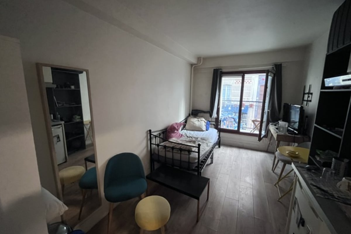  Appartement Grand studio avec balcon à Paris 10