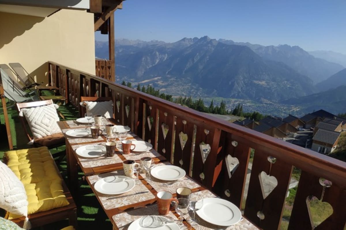  Appartement Risoul • T2 5 pers • Piscine et sauna • Skis aux pieds