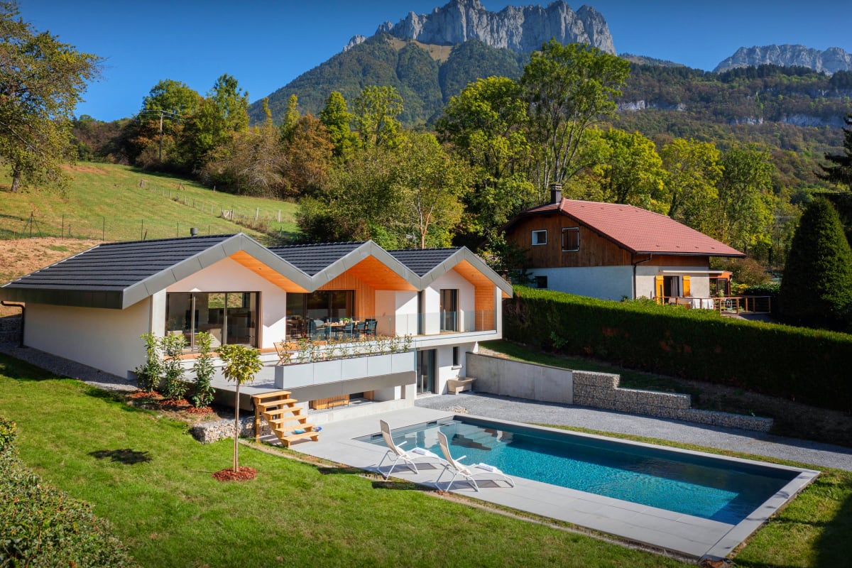 Maison Villa sur le lac d’Annecy avec piscine extérieure - OVO Network 
