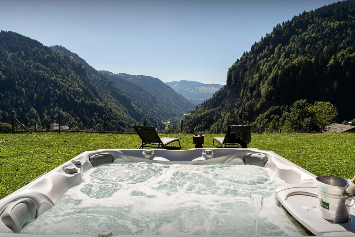 Chalet Splendide chalet avec jacuzzi proche village et pistes - OVO Network 
