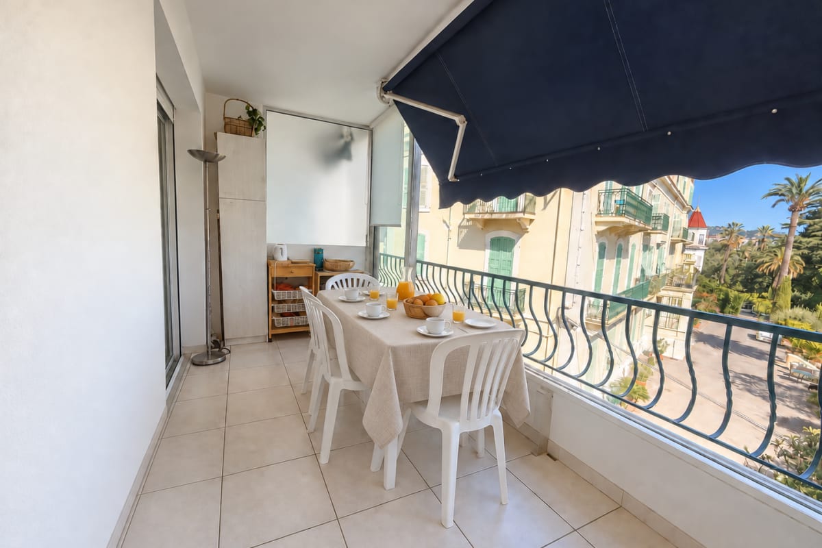 Immobilier Studio lumineux vue mer, plage à pied  
