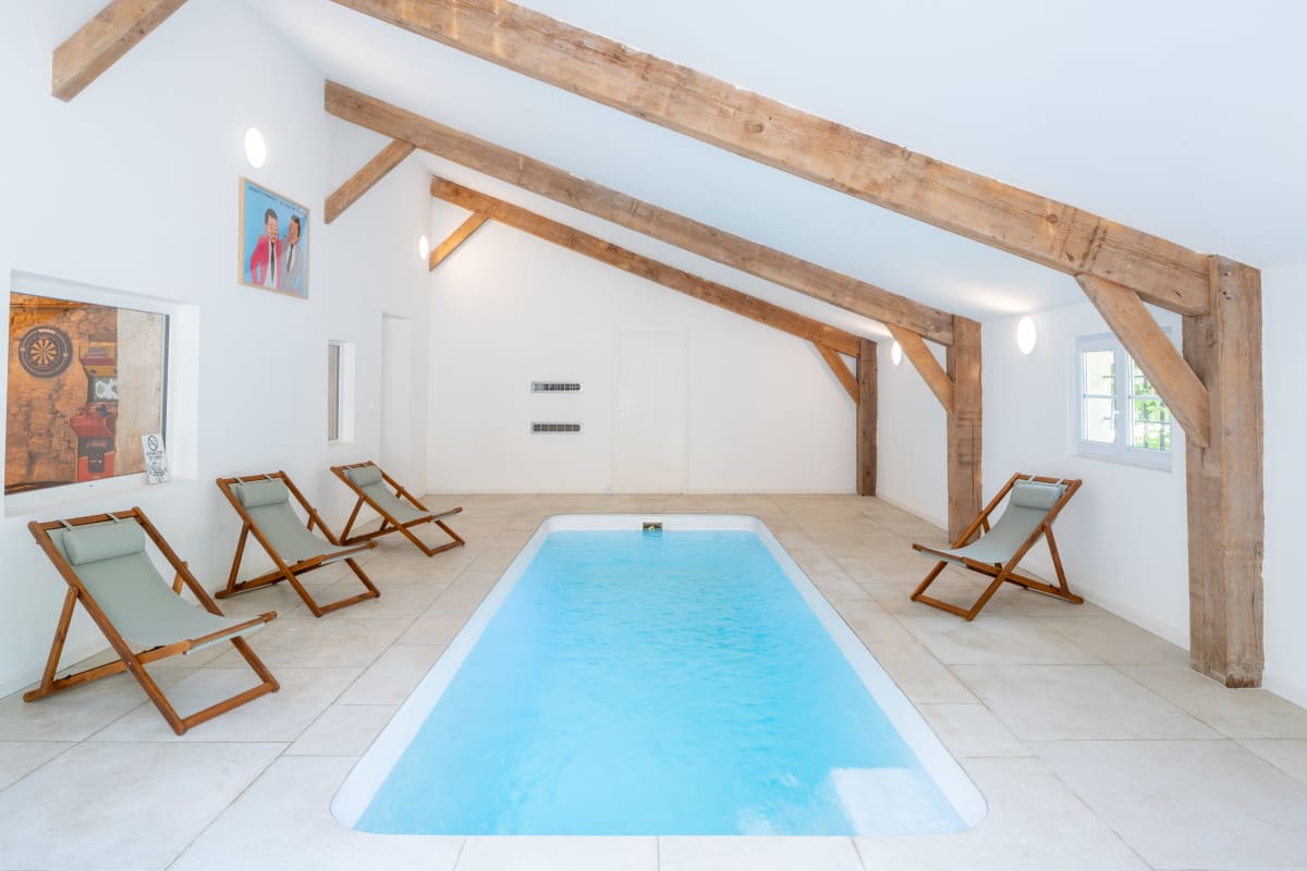 Gîte   HousePark Duras 45 personnes | Padel, 2 piscines int./ext., vue sur les Pyr
