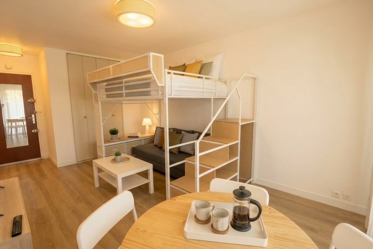 Studio refait à neuf avec terrasse et parking
