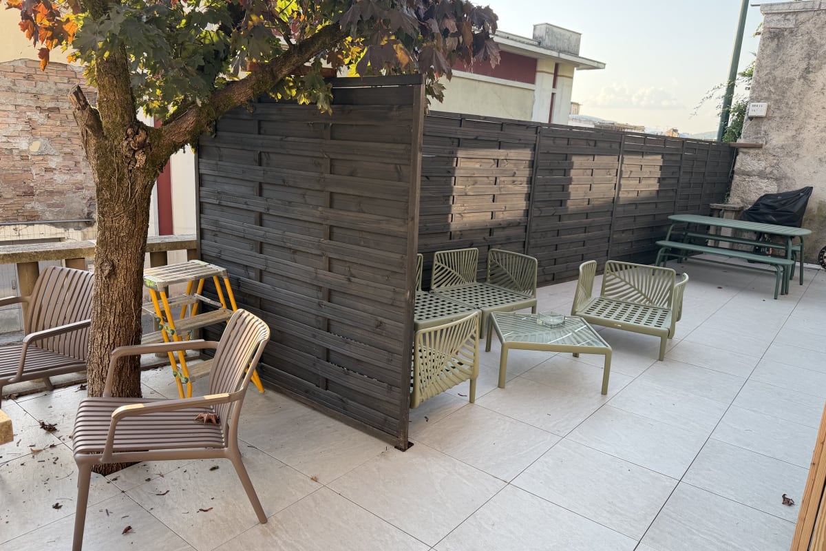 Appartement rénové centre-ville avec terrasse