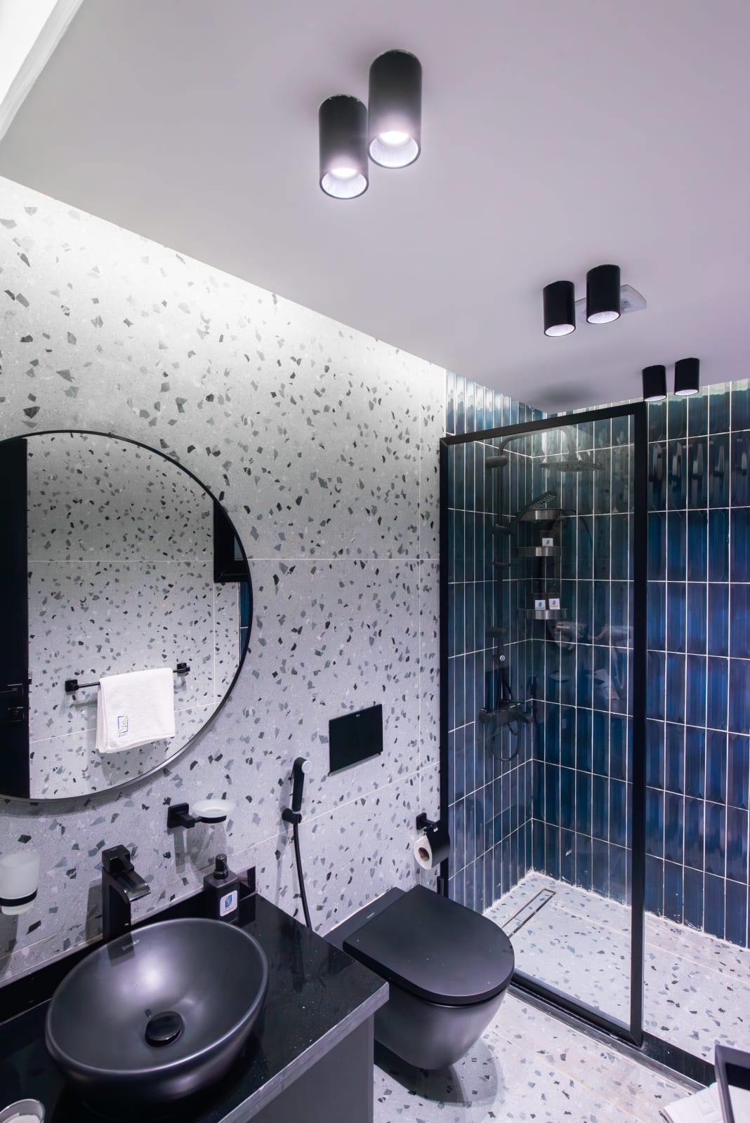 The 1 BDR Cobalt Cube| 5 min to CAI Airport — Apartment in 81 Ashbelya, Sheraton Al Matar, El Nozha, Cairo Governorate 11780, Cairo, Egypt — photo 23