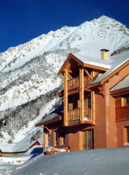 Barlet chalet winter view