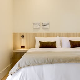 King-size bed, sleeps 2, Sony Smart TV