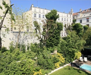 rental-family-prestigious-maison-lumea-paris-outside-garden