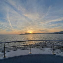 Promenade Joséphine Baker 10 mn a pied au bout du port face à l'Estérel