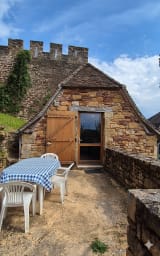 vue de l'entrée de la maisonnette