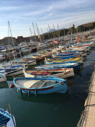 BARQUES DES PECHEURS TYPIQUES DE NICE.