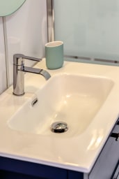Lavabo moderne et fonctionnel