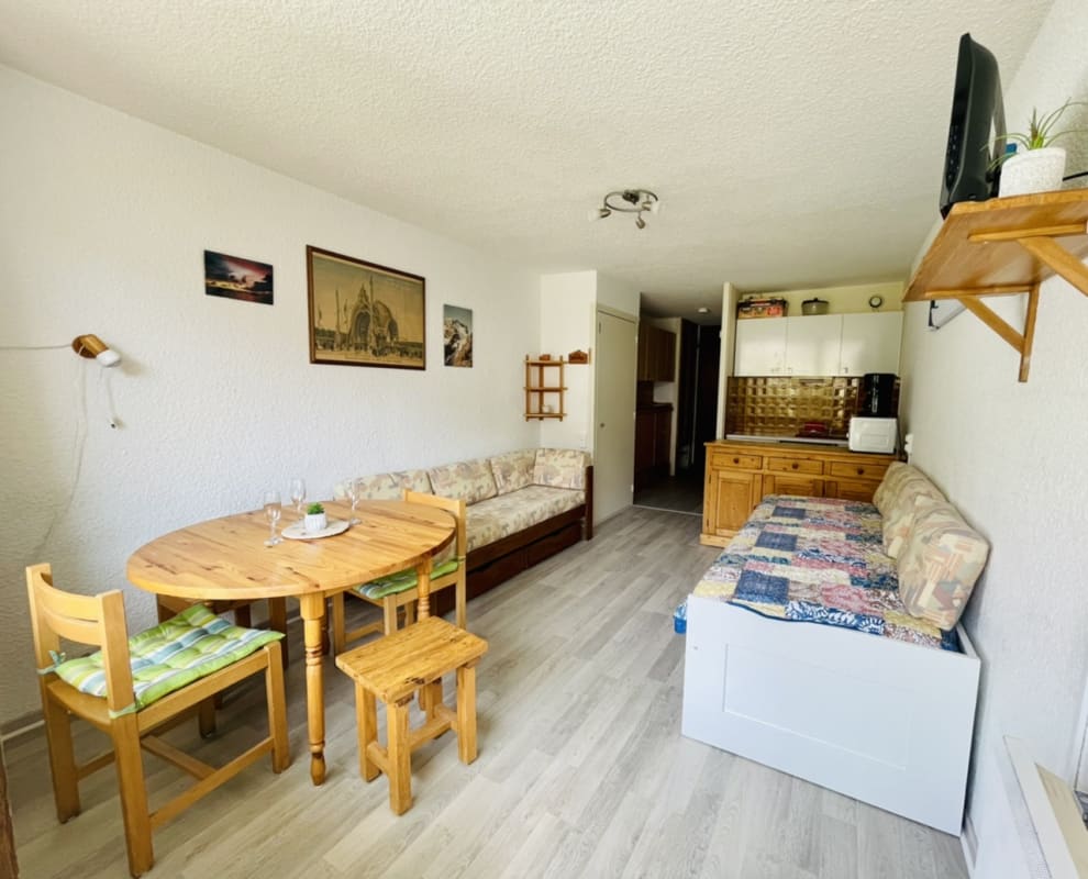 Appartement Beau 28m² Avec Superbe Vue à La Salle Les Alpes  