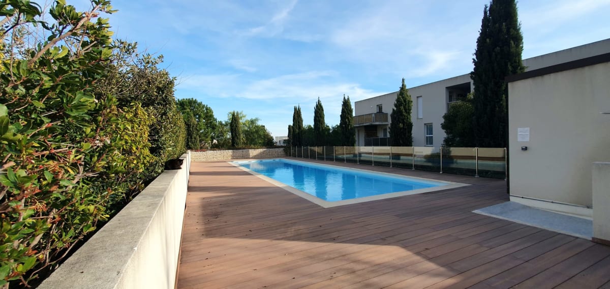 Beau T2 avec piscine - proche parc