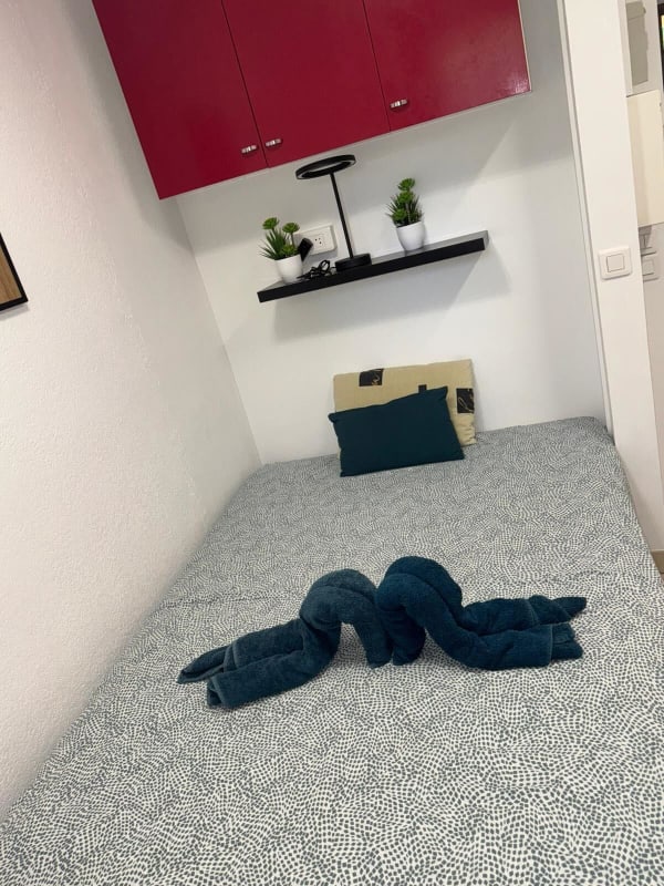 Appartement   Beau studio avec balcon - 250 m de la plage