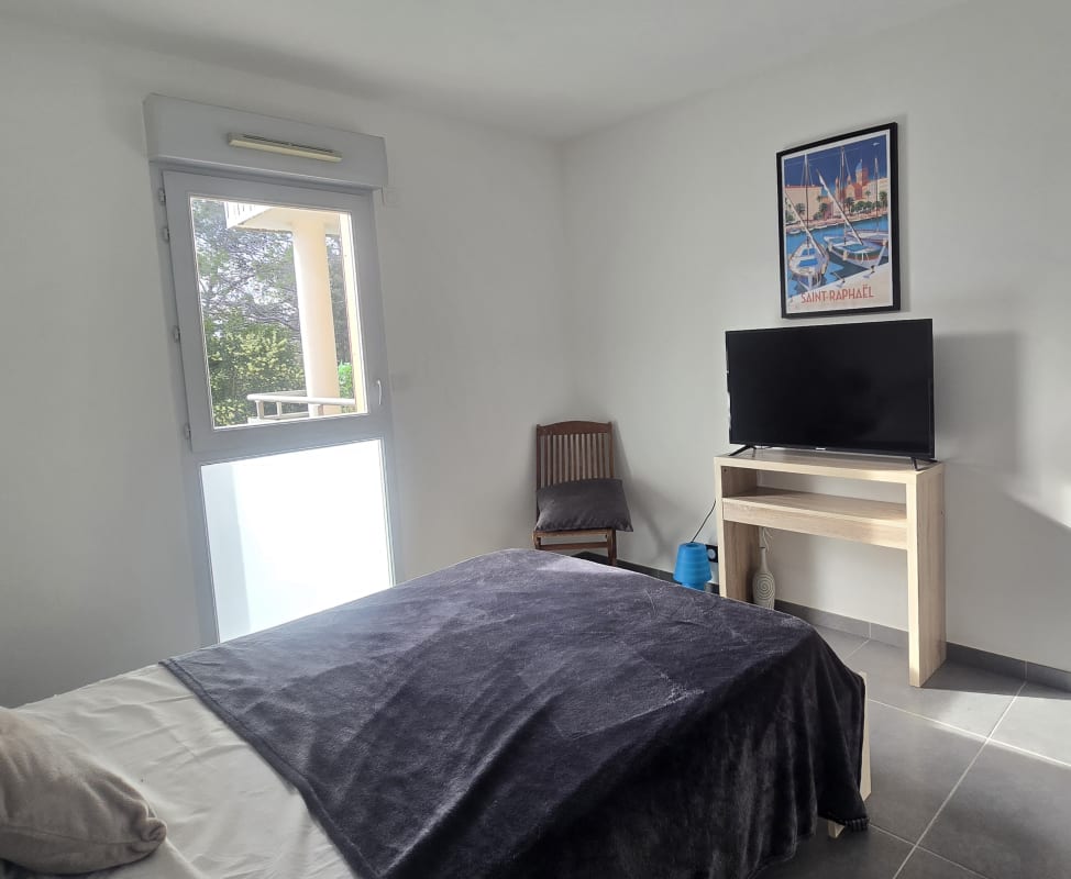 Appartement   Saint-Raphaël : Appartement Proche Plage & Piscine