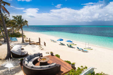 Conch Beach Villa offers a fully-equipped beachfront lounging area. 
