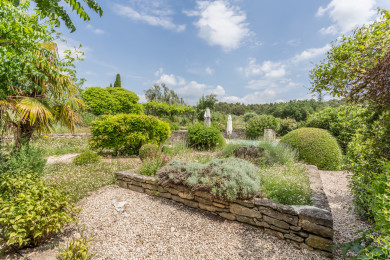 Magnificent property to rent in Ménerbes