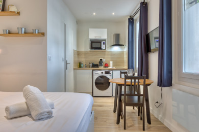 Cuisine aménagée et équipée avec machine à laver le linge