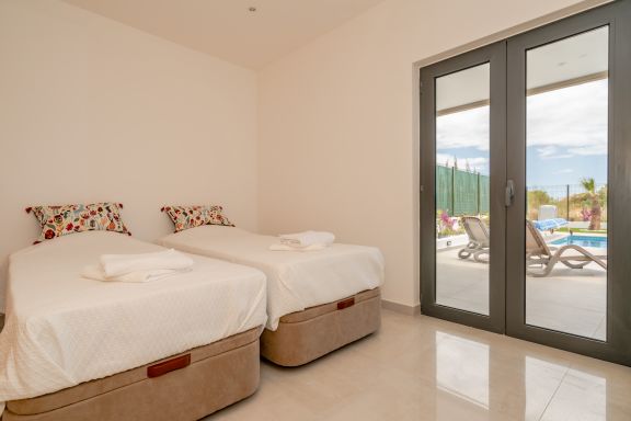 Oceanview Luxury 4 bedroom villa ★ private pool ★ Close to Meia Praia  