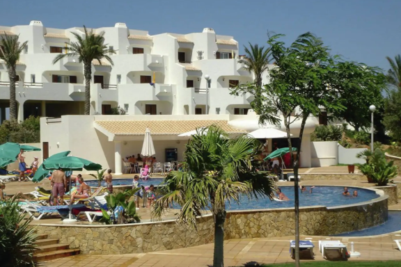 Sunny home for families or friends