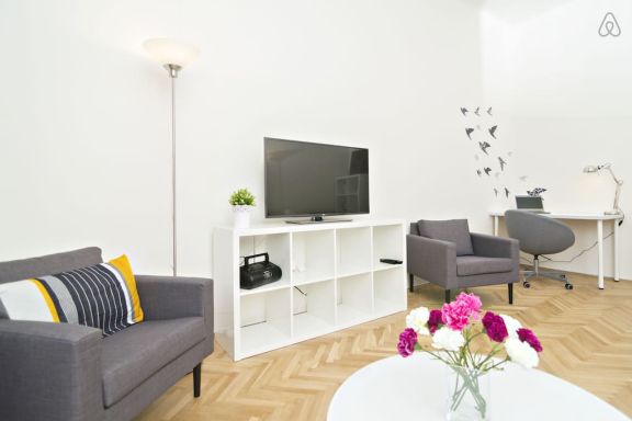 Dalia 3 BR, 2 BA 10 min walk from Old Town Square
