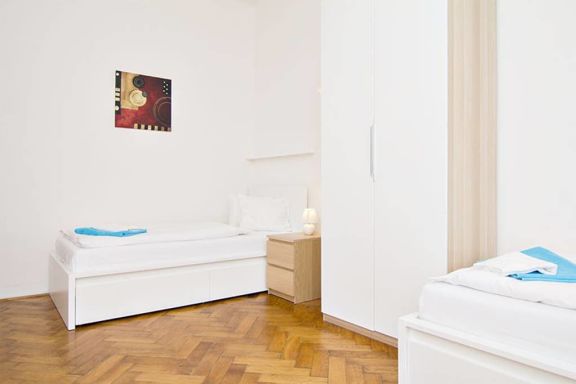 VINCENT- a 10 minute walk from Old Town Square