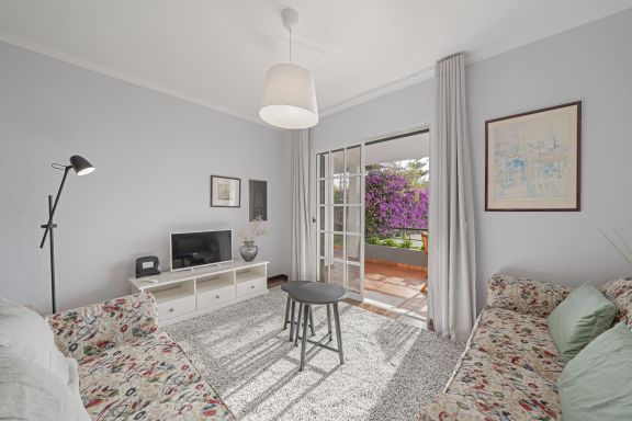 Garajau I, appartement calme avec jardin