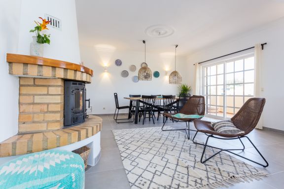 Luxury Boutique Retreat Location (20 people).