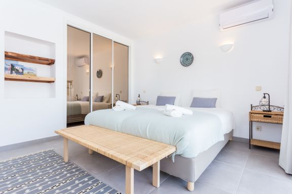 Luxury Boutique Retreat Location (20 people).