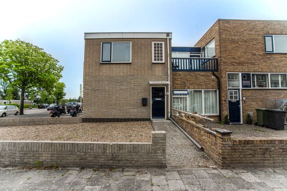 Zandvoort North Spacious 2 bedroom apartment with private, free parking